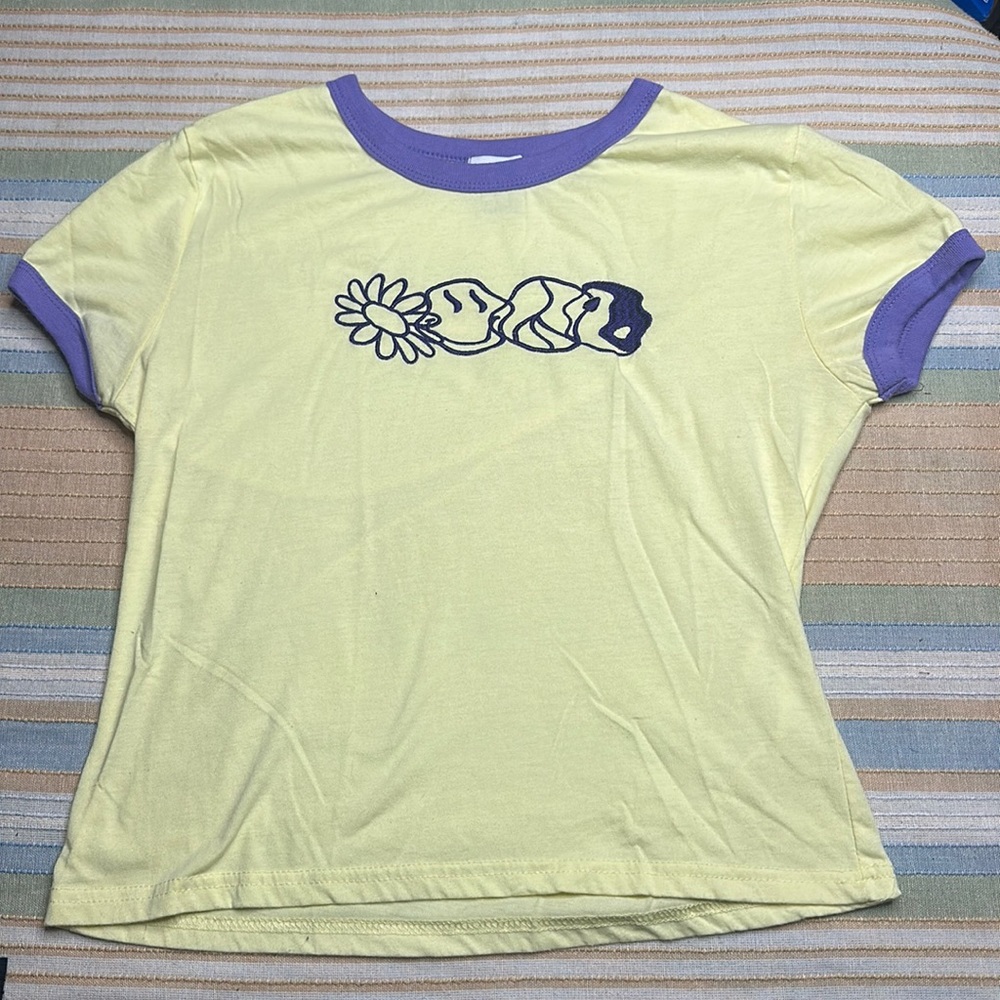Rue 21 embroidered graphic ring trim cap sleeve tee yellow /purple size L